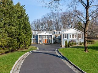 89 Middle Road, Port Washington, NY 11050