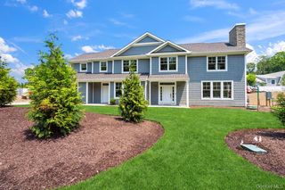 46 Plainview Road, Woodbury, NY 11797