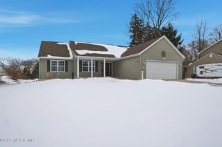155 N  Stadium Rd, Oregon, OH 43616