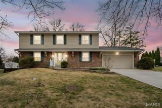 202 Wildbrier Dr, Ballwin, MO 63011