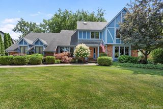 10601 Brodhead Rd, Grosse Ile, MI 48138