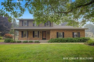 4840 Crest Hill Dr NE, Grand Rapids, MI 49525
