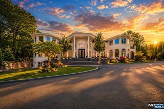14 E  Hill Ct, Cresskill, NJ 07626