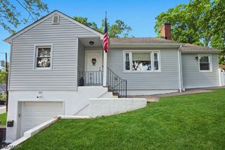 212 Hancox Ave, Nutley, NJ 07110