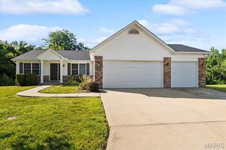 9449 Marbarry Dr, Fairview Heights, IL 62208