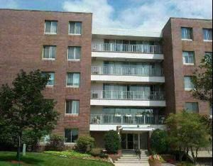 4100 Triumvera Dr #206, Glenview, IL 60025