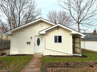 7709 Glen St, Mentor On The Lake, OH 44060