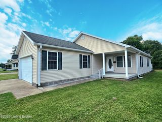 2217 Upper Hunters Trce, Louisville, KY 40216