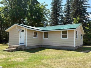 8655 Campbell Rd SE, Fife Lake, MI 49633