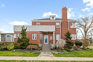 590 Grove Ave #2, Cliffside Park, NJ 07010