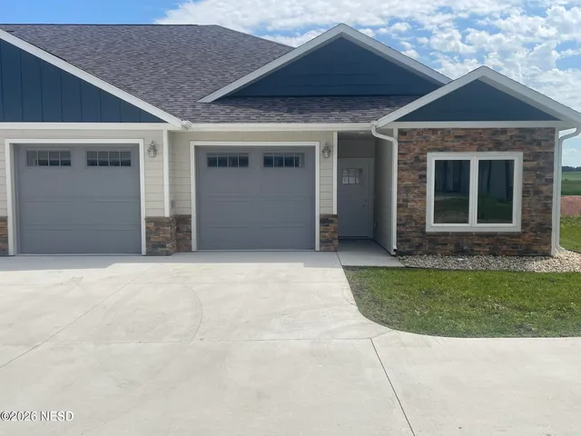525 54th St NW #3 & 4, Watertown, SD 57201