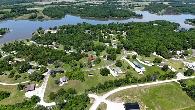 17031 Spring Beauty Dr, Unionville, MO 63565