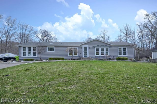 1159 Fairview St, White Lake, MI 48386