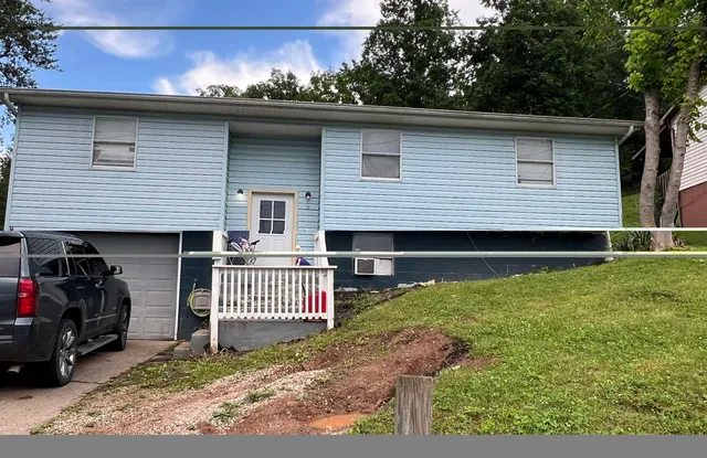 71 Ridge Rd, Wayne, WV 25570
