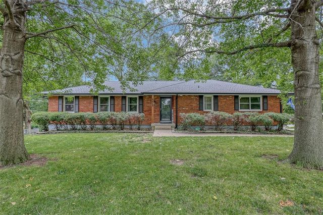 6830 NW Cross Rd, Parkville, MO 64152