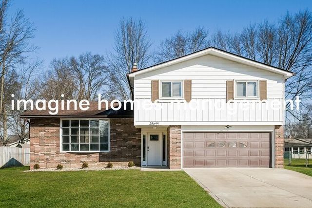 28644 Spruce Dr, North Olmsted, OH 44070