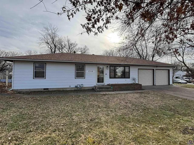 1519 W  5th Ave, Emporia, KS 66801