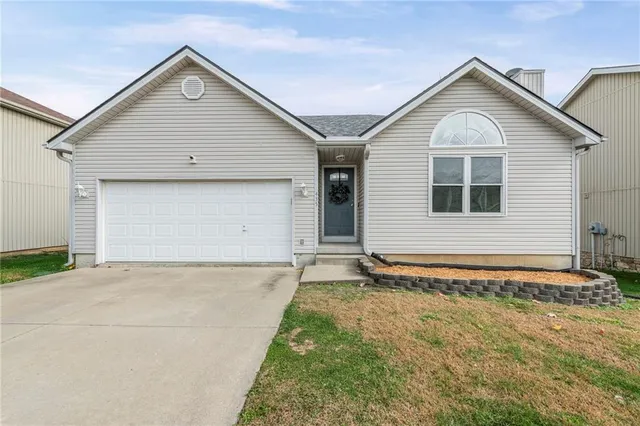 435 N  Queen Ridge Ave, Independence, MO 64056