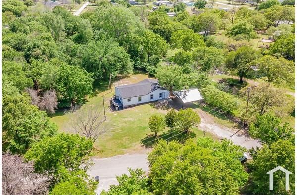 238 Briar Oaks Dr, Azle, TX 76020
