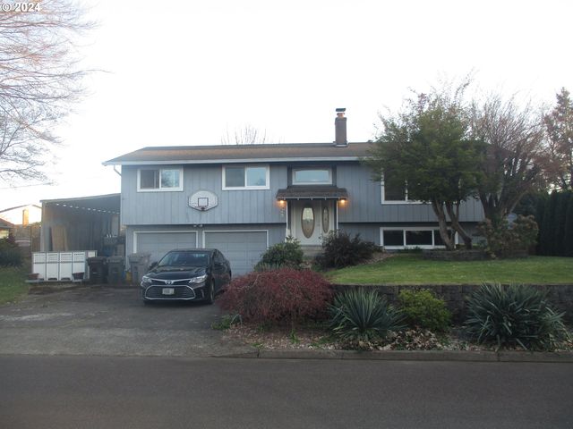925 NW 12th Ave, Canby, OR 97013