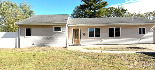 4 Forrestal Rd S, Kendall Park, NJ 08824