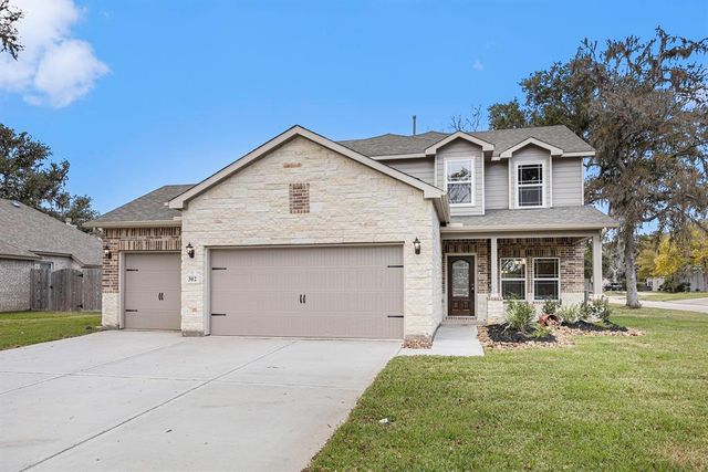 302 Freeman Blvd, West Columbia, TX 77486