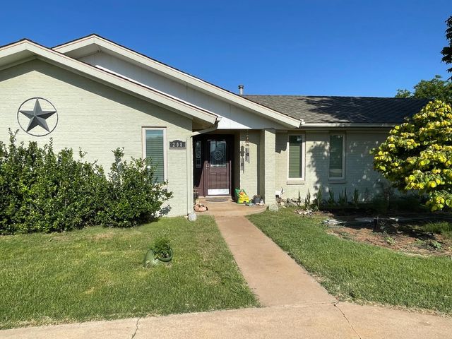 208 S  Holliday St, Plainview, TX 79072