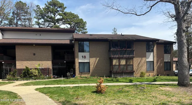 18 Pine Cluster Circle #D, Manalapan, NJ 07726