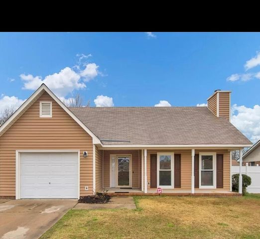 2220 Mossycup Ln, Fayetteville, NC 28304