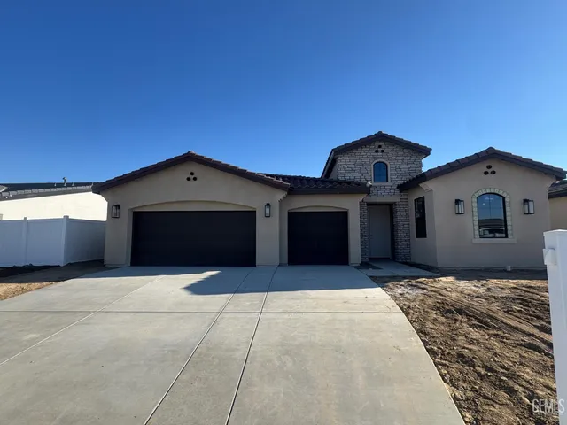 13207 Wintersweet Dr, Bakersfield, CA 93314