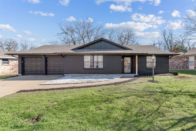 1221 Tanglewood Dr, Cleburne, TX 76033