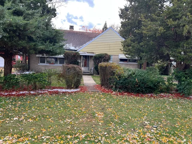 9711 McLean Ave, Melrose Park, IL 60164