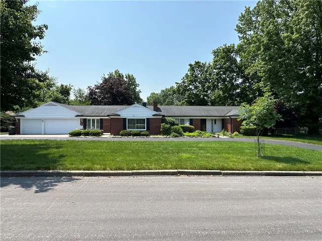 52 Maywood Dr, Danville, IL 61832