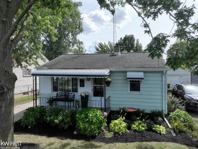 1194 Decamp St, Burton, MI 48529