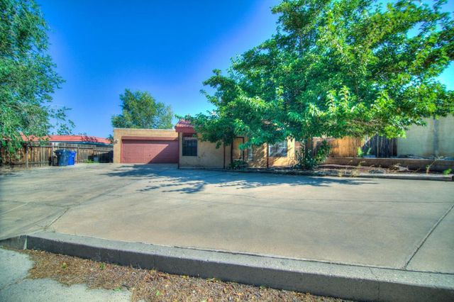 2133 Brentwood Park Dr NE, Albuquerque, NM 87112