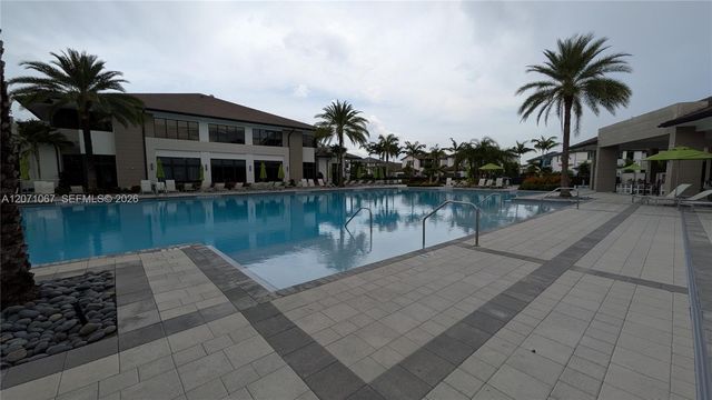 8001 NW 41st St #F-204, Doral, FL 33166