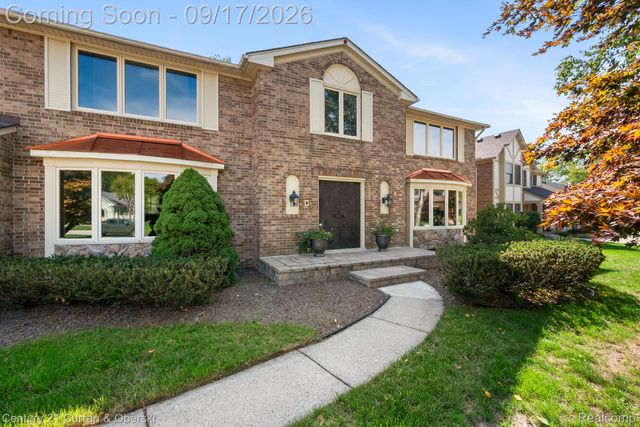 36233 Trenton Ct, Farmington Hills, MI 48335