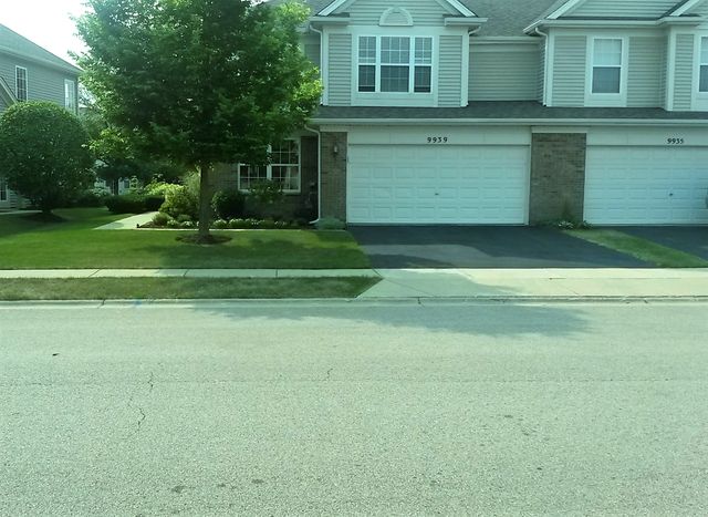 9939 Wakefield Ln, Huntley, IL 60142