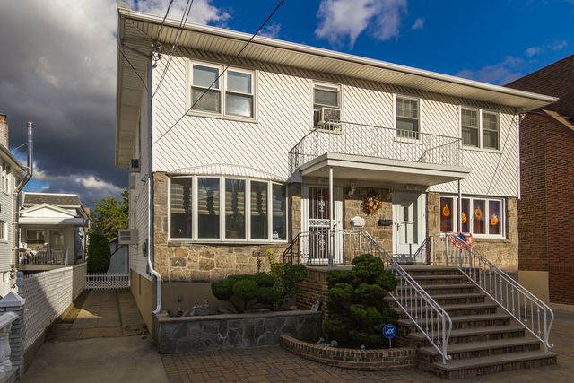 15815 101st St, Howard Beach, NY 11414