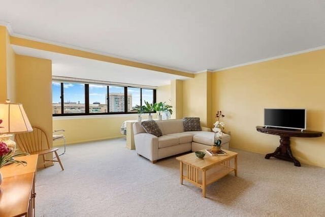 2 Hawthorne Pl #16P, Boston, MA 02114