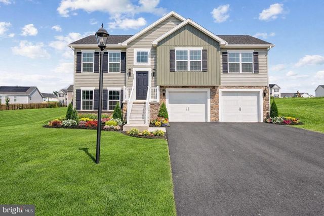 2649 Victorian Dr #58, Dover, PA 17315