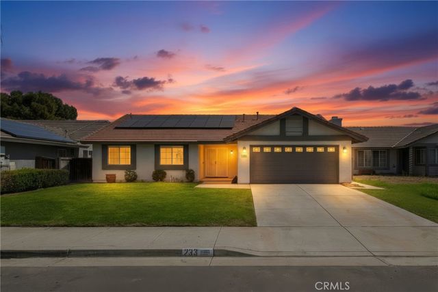 233 Castle Ct, San Jacinto, CA 92583