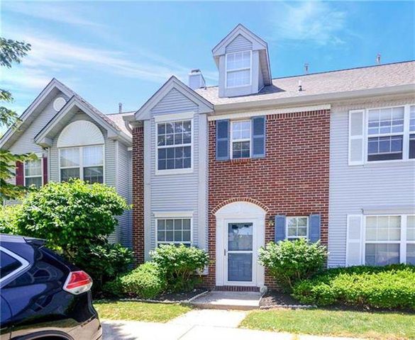 7 Rachel Ct, Kendall Park, NJ 08824