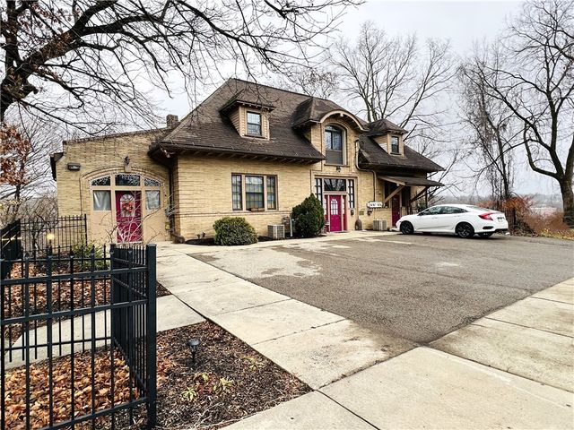 304 Rhodes Pl, New Castle, PA 16101