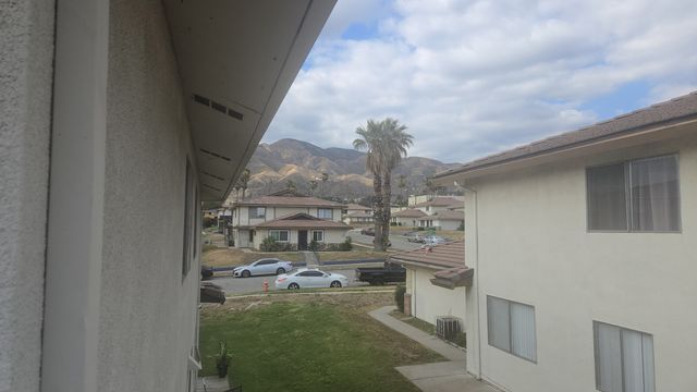 3537 Rainbow Ln, Highland, CA 92346