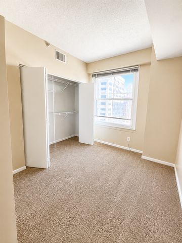 S  16th St, Omaha, NE 68102