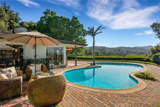 3701 Royal Meadow Rd, Sherman Oaks, CA 91403