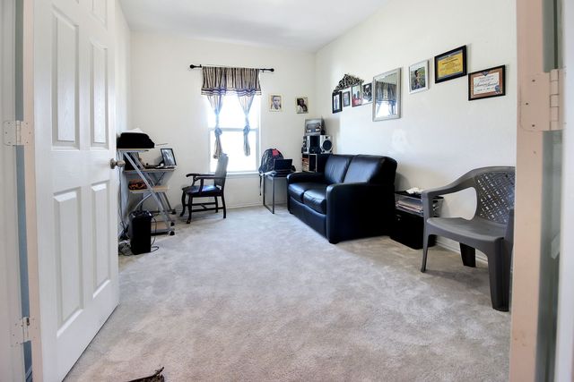 668 Bailey Park Dr, Jarrell, TX 76537