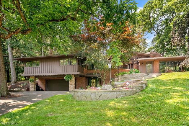 2661 Perry Dr NW, Canton, OH 44708