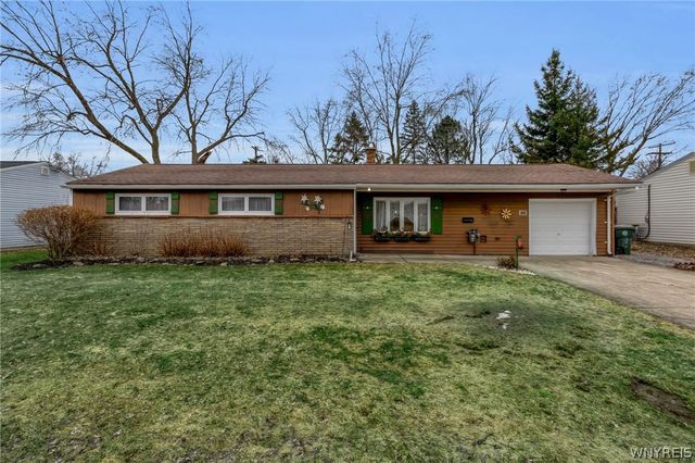 30 Bonita Dr, Depew, NY 14043